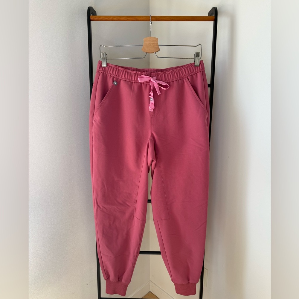 Figs Women's Jogger Scrub Pants in Rose Pink